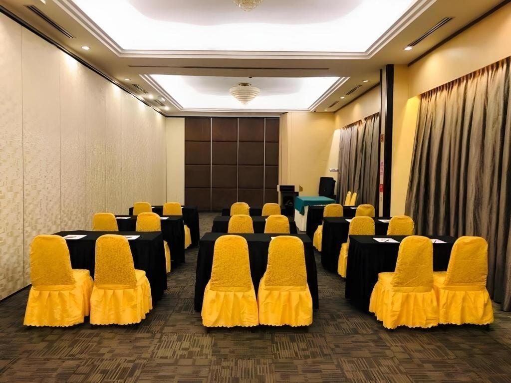 The Landmark Hotel Batu Pahat Exterior foto